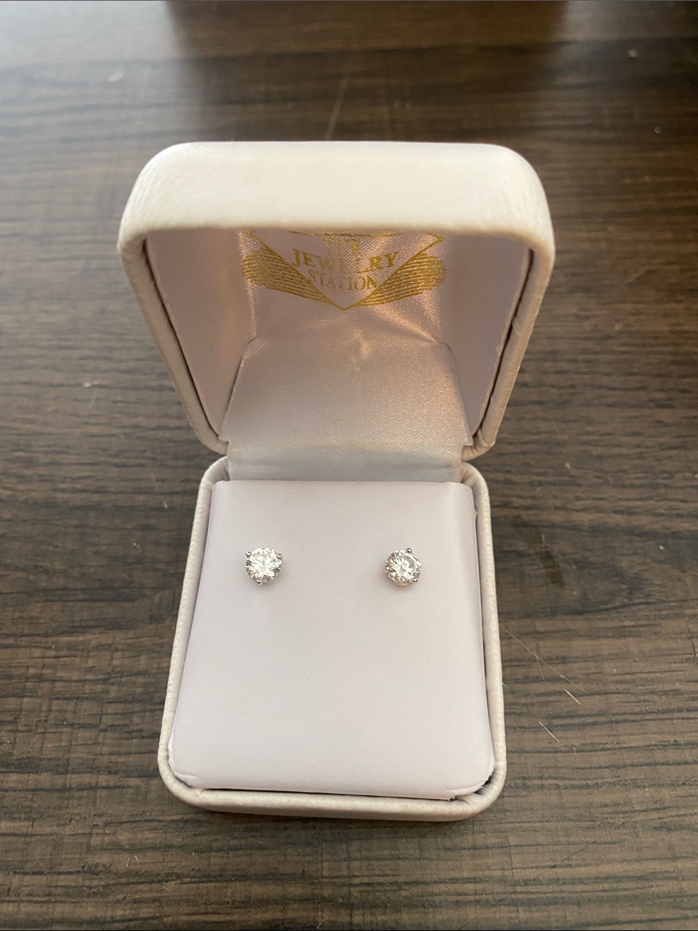 Classic White Diamond Round Stud Earrings -